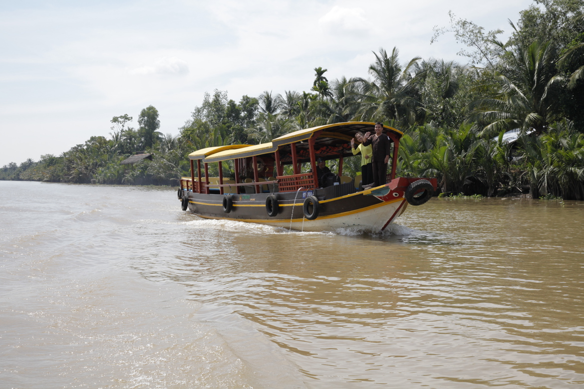 Crew Members: 5 boat riders and 1 QC staff